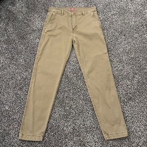 32/32 Khaki Chino Levi’s